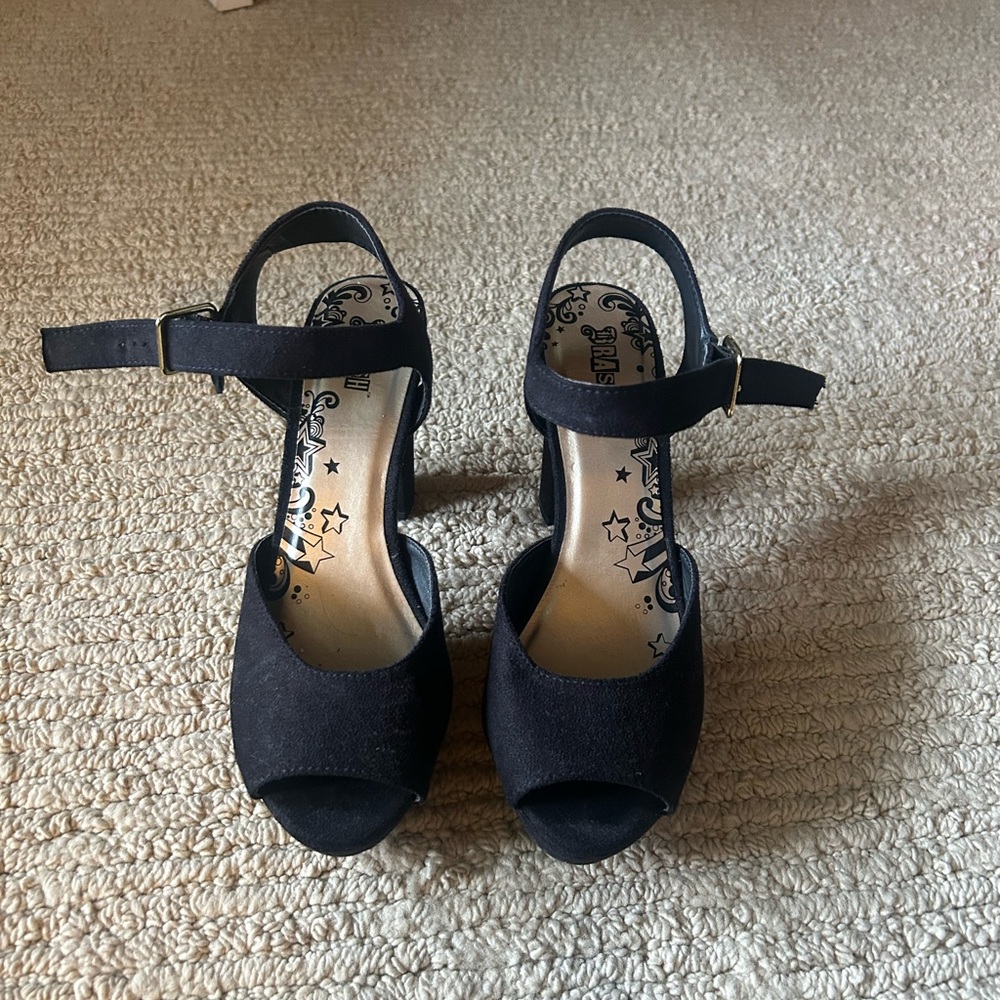 Brash Black Heels Classic Design